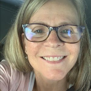 Meet your Posher, Debbie